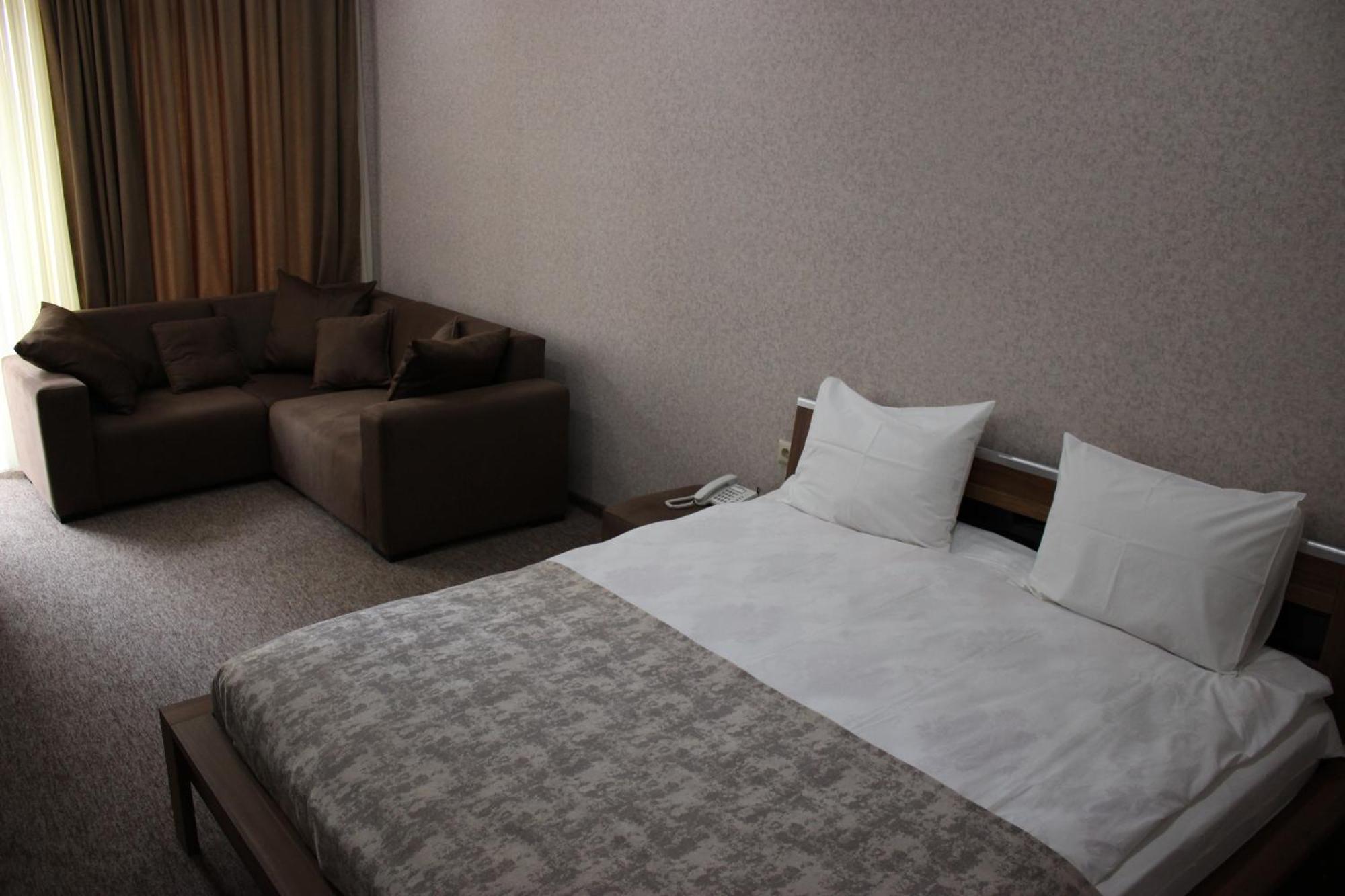 Liel Hotell Tbilisi Eksteriør bilde